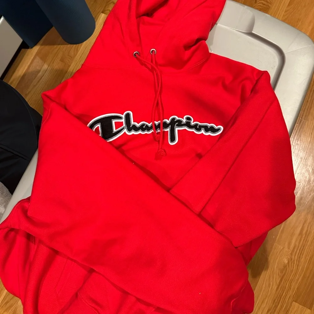 Champion Vibrant Red Sweatshirt - Picture 1 of 3